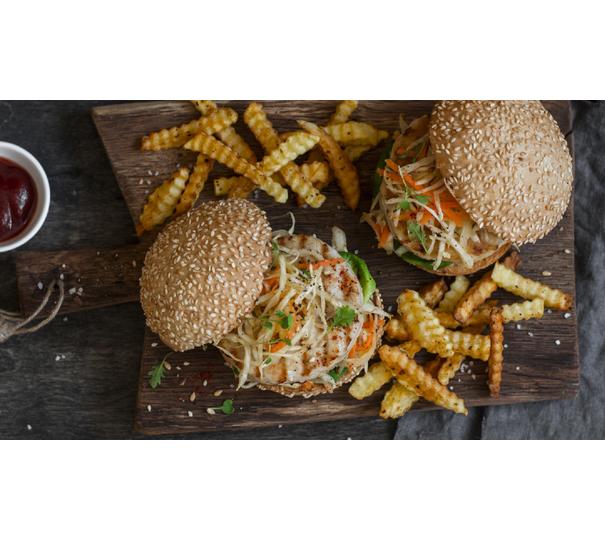Pulykaburger ázsiai salátával